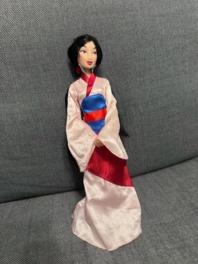 Disney Mulan Doll in Pink, Red & Blue Hanfu